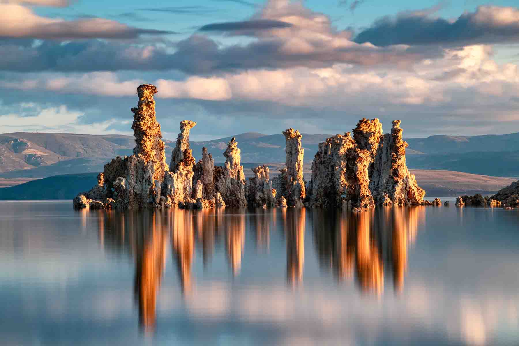 Spectacular view of the tufa towers at Mono Lake, California